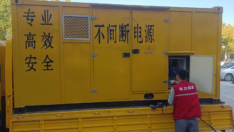 和龙柴油发电机组和UPS电源配合使用时，如何避免切换过程中的电力中断？
