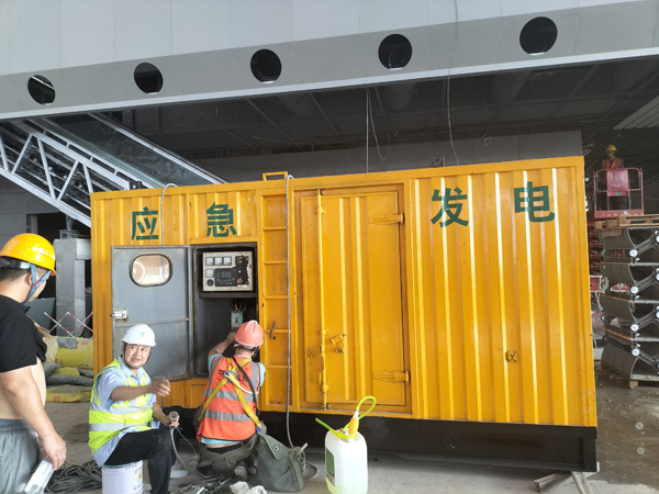 和龙怎样判断空气滤清器是否需要更换？